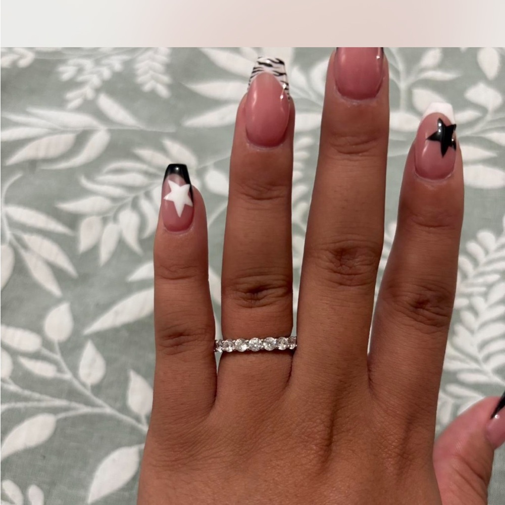 Elegant Silver Diamond Ring